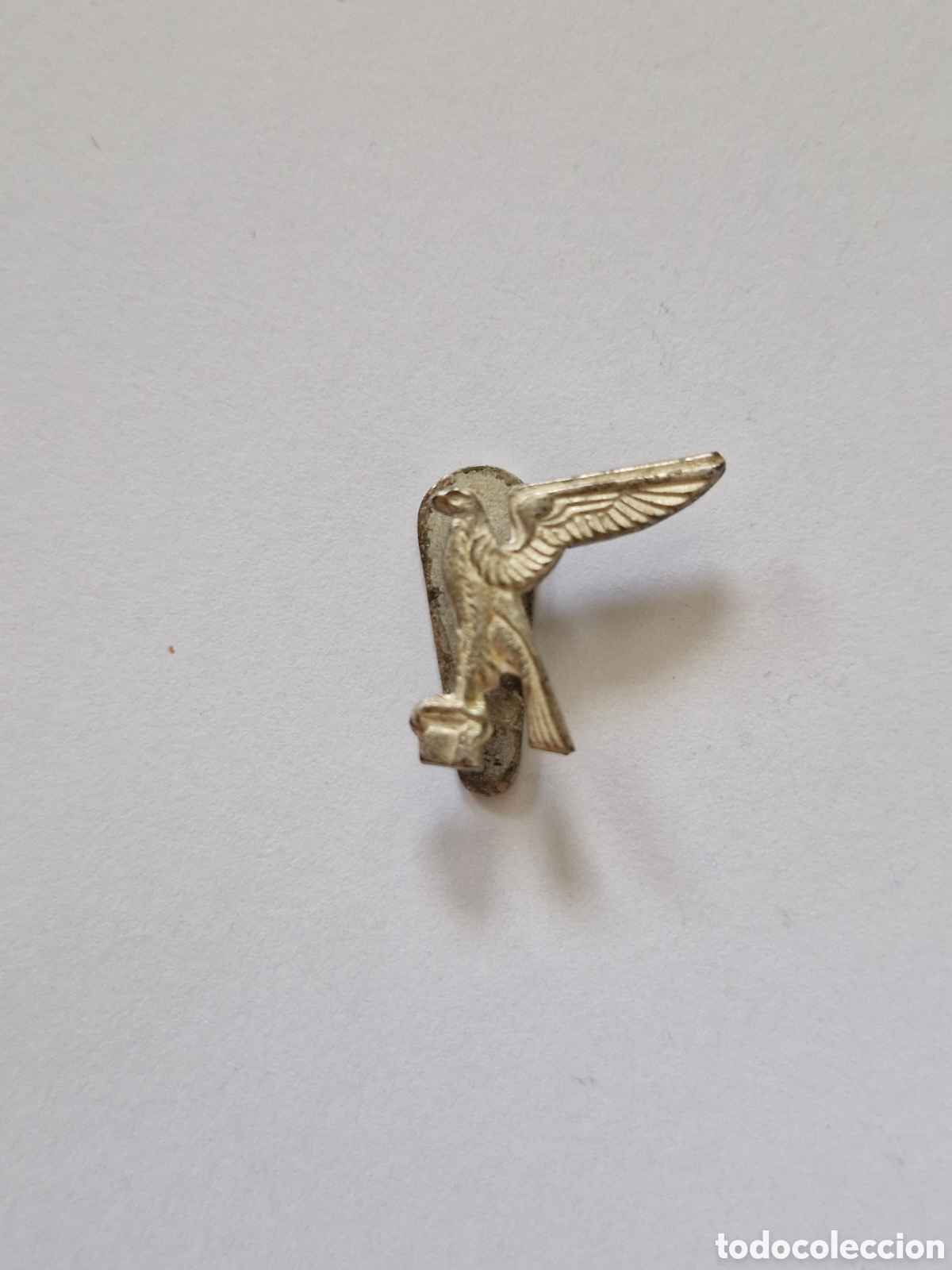 Pins de colecci&oacute;n: Insignia met&aacute;lica de Cervezas EL GAVIL&Aacute;N - M&Eacute;RIDA.