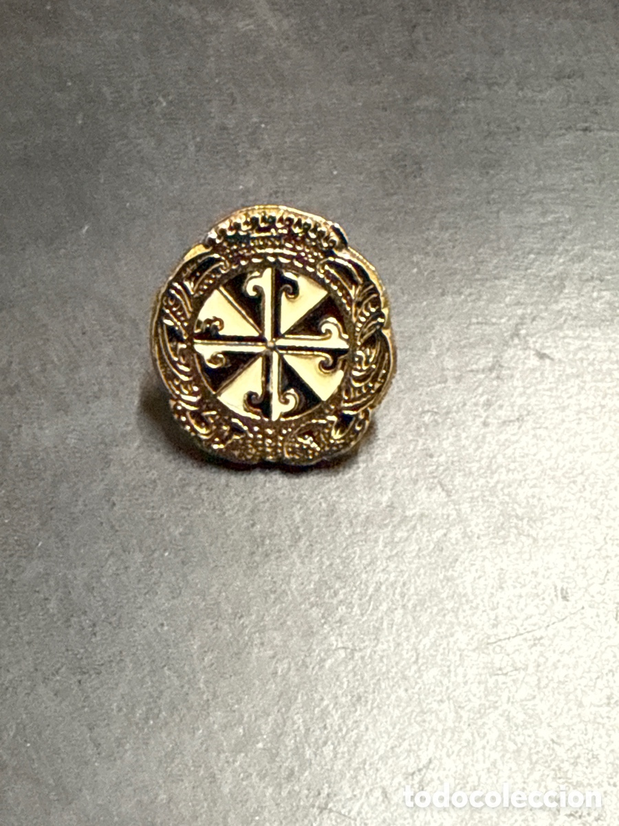 Pins de colecci&oacute;n: Pin decorativo de inspiraci&oacute;n templaria o medieval.