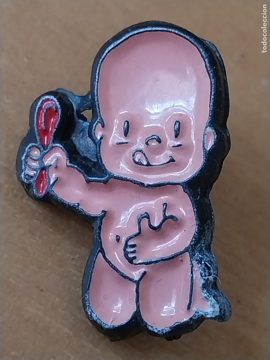 Pins de colecci&oacute;n: BEBE CUCHARA LENGUA PIN PINCHO PINTURA LACADA 2.1CMS ALTO VINTAGE ORIGINAL