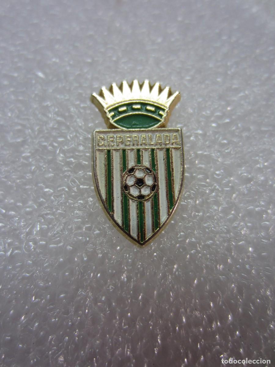 Pins de colecci&oacute;n: Pin Futbol CF Club de Futbol Peralada (Girona)