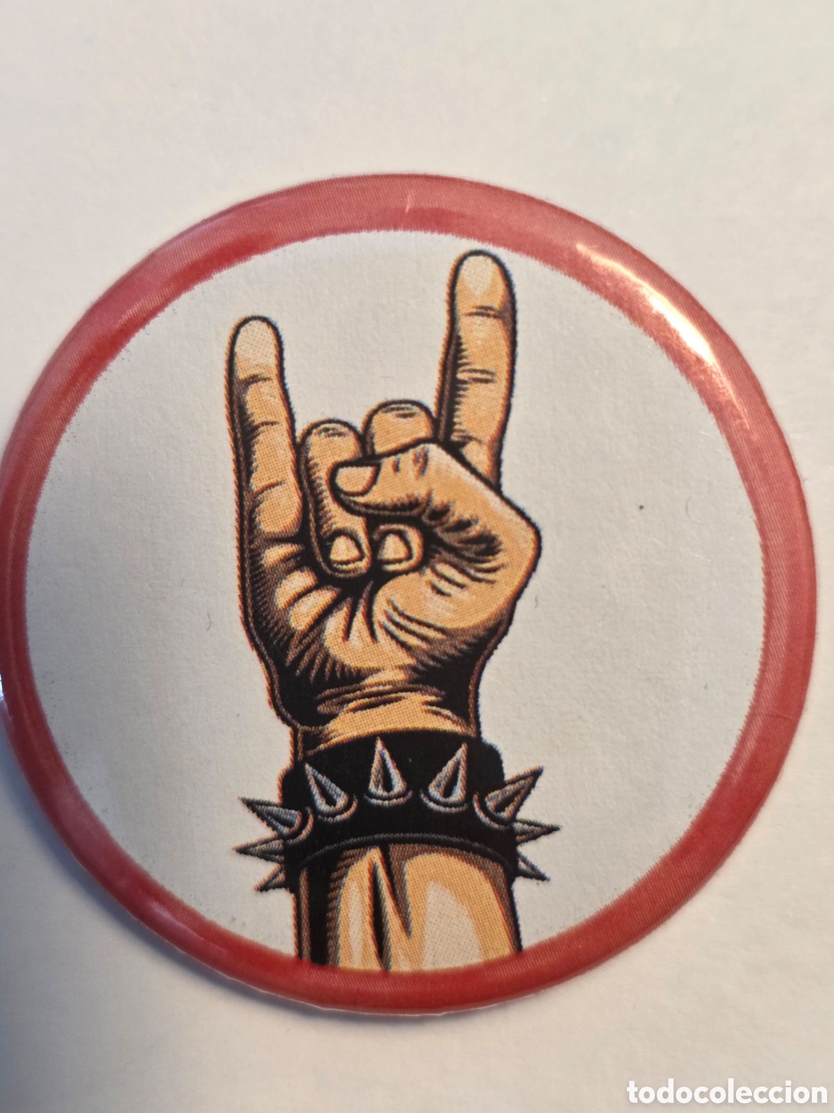 Pins de colecci&oacute;n: CHAPA CUERNOS ROCK IMPERDIBLE