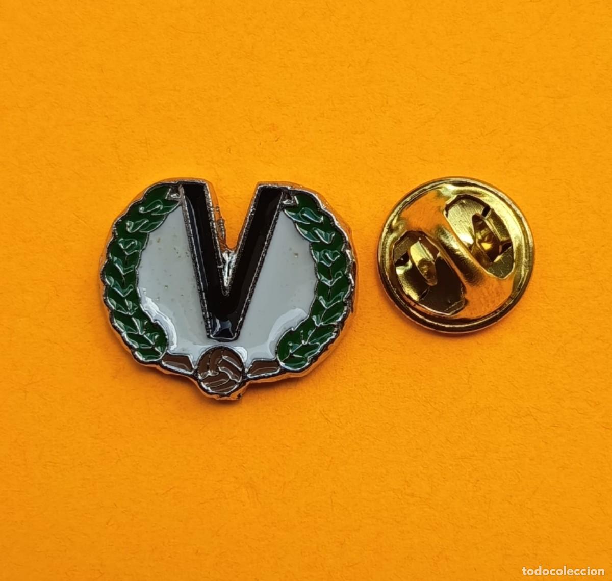 Pins de colecci&oacute;n: PIN FUTBOL - NO ESMALTE - VALDEPE&Ntilde;AS C.F. - VALDEPE&Ntilde;AS DE JAEN - JAEN -- 130102