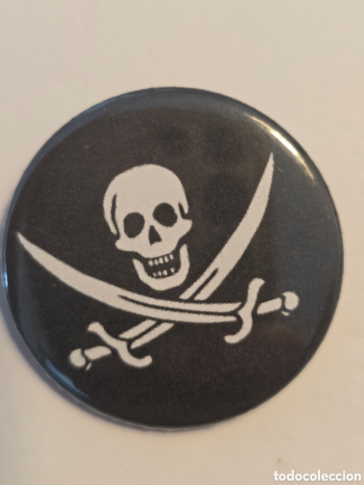Pins de colecci&oacute;n: CHAPA BANDERA PIRATA 38mm
