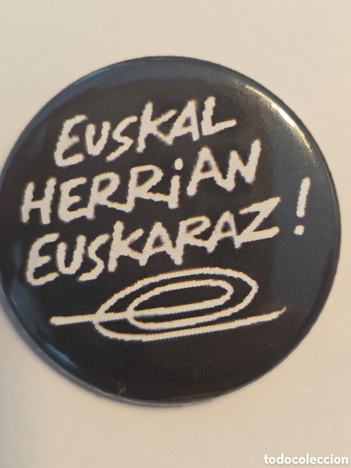 Pins de colecci&oacute;n: CHAPA REINVIDICATIVA EUSKAL HERRIAN EUSKARAZ 38mm