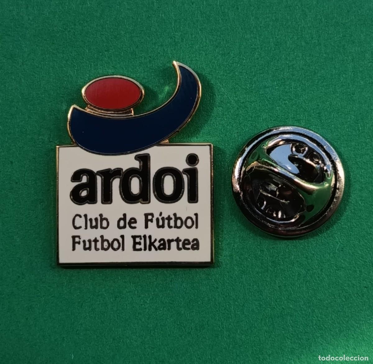 Pins de colecci&oacute;n: PIN FUTBOL - ESMALTE - ARDOI C.F. - ZIZUR MAYOR - NAVARRA -- 130143