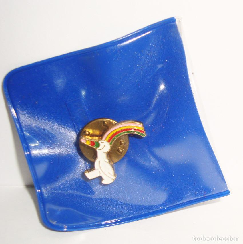 Pins de colecci&oacute;n: PIN EXPO 92 CURRO MASCOTA OFICIAL MIRANDO A LA IZQUIERDA EN SU FUNDA.