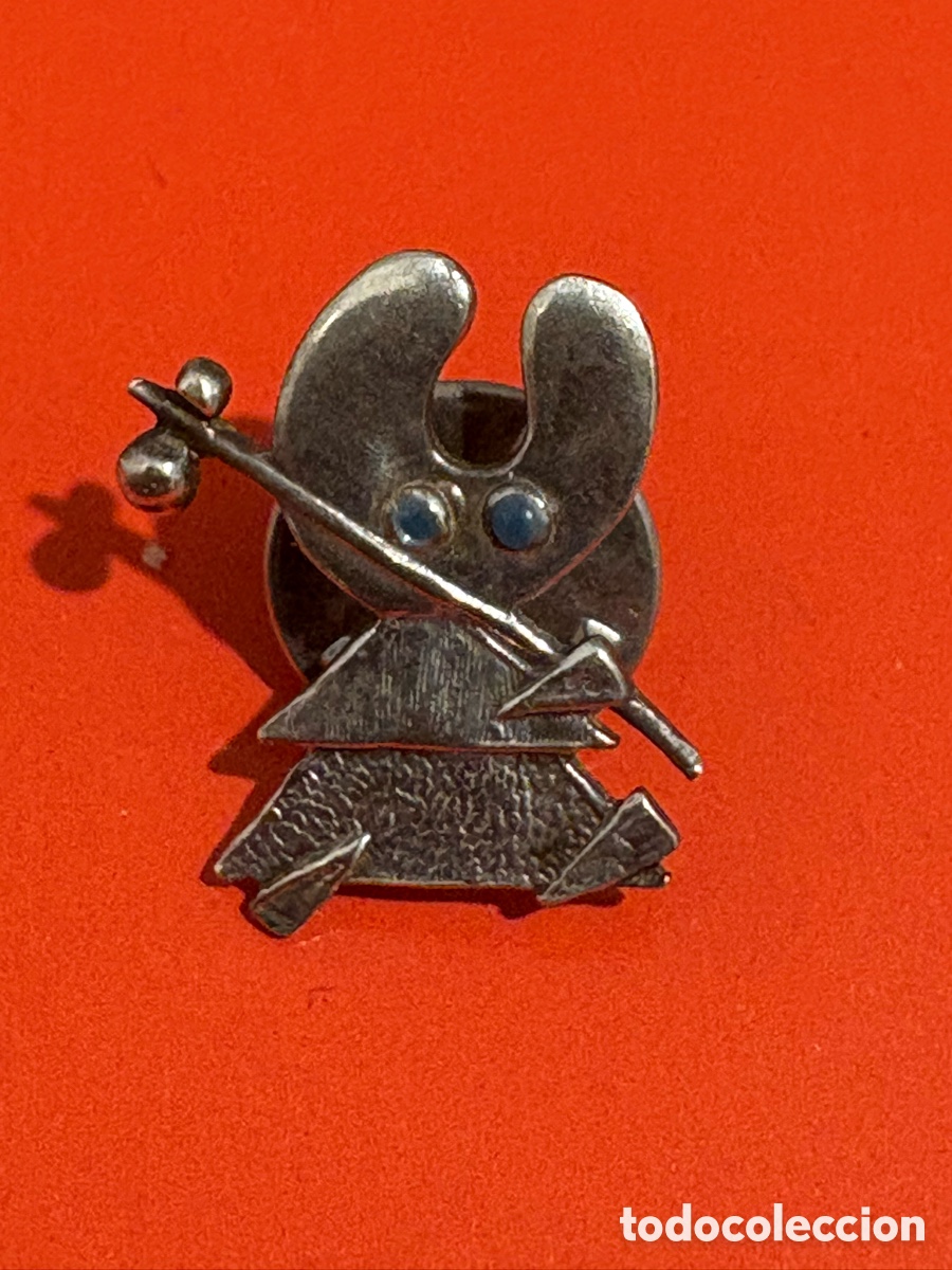 Pins de colecci&oacute;n: Antiguo pin plata Pelegr&iacute;n, peregrino Santiago Compostela (A2)