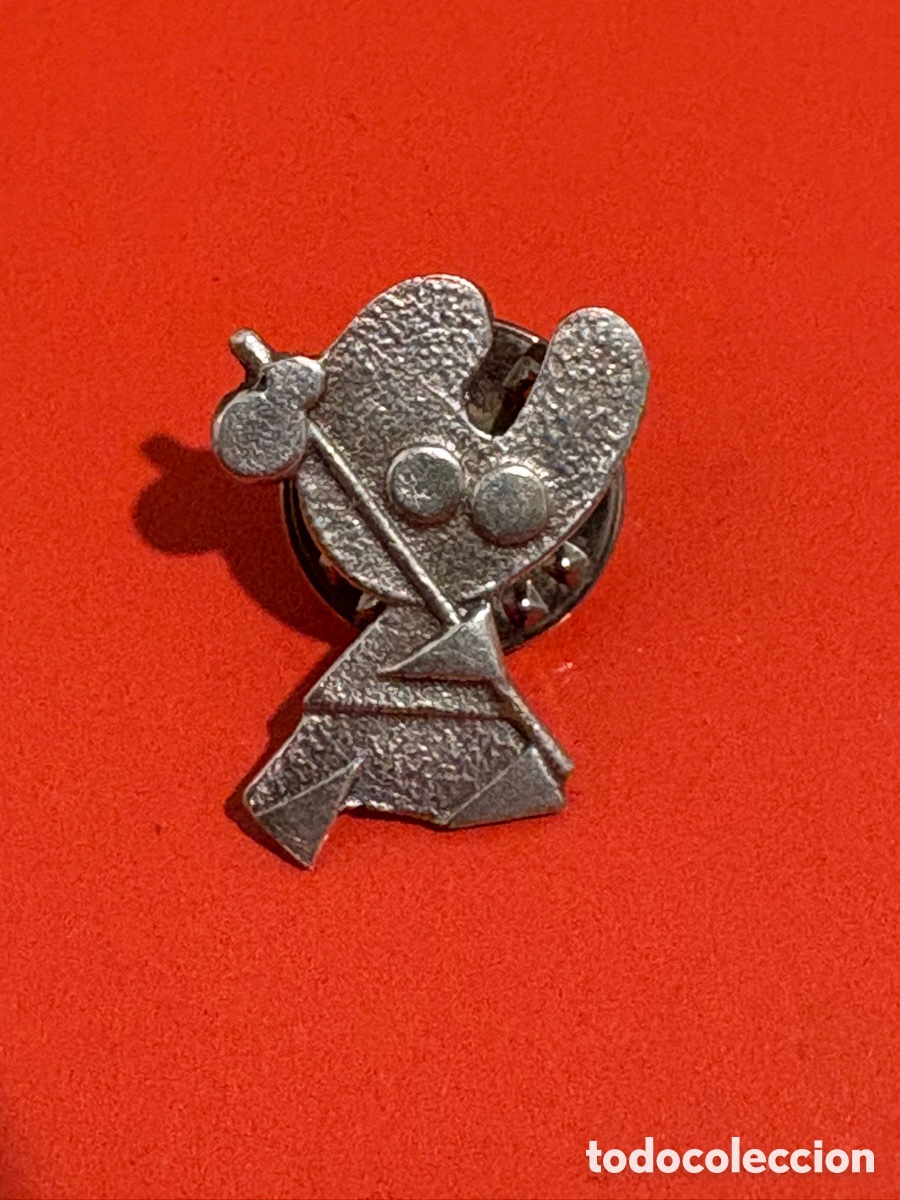 Pins de colecci&oacute;n: Antiguo pin plata Pelegr&iacute;n, peregrino Santiago Compostela (A2)