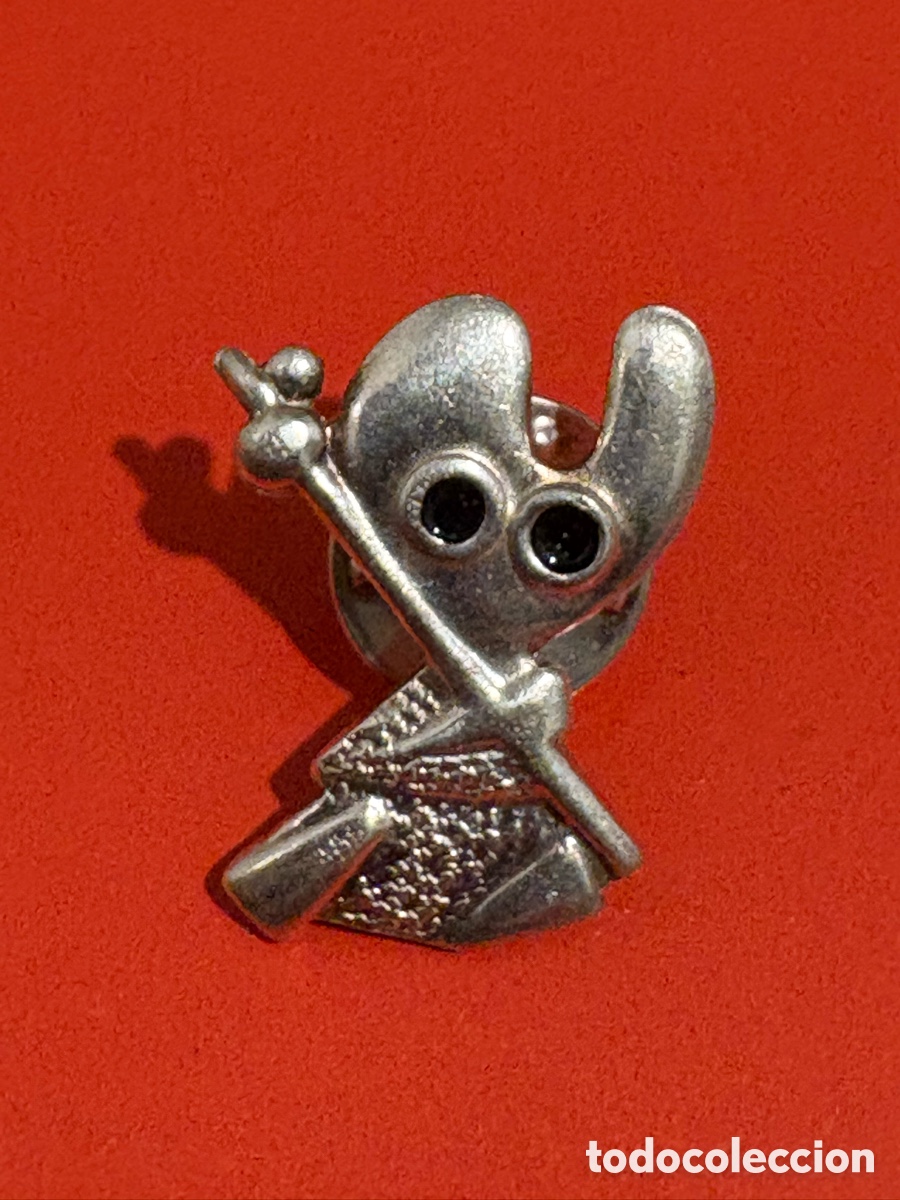 Pins de colecci&oacute;n: Antiguo pin plata Pelegr&iacute;n, peregrino Santiago Compostela (A2)
