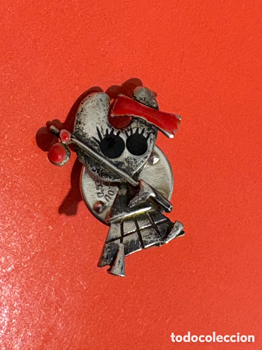 Pins de colecci&oacute;n: Antiguo pin plata Pelegr&iacute;n, peregrino Santiago Compostela (A2)