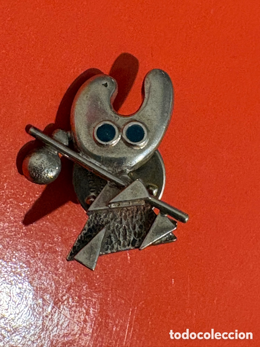 Pins de colecci&oacute;n: Antiguo pin plata Pelegr&iacute;n, peregrino Santiago Compostela (A2)
