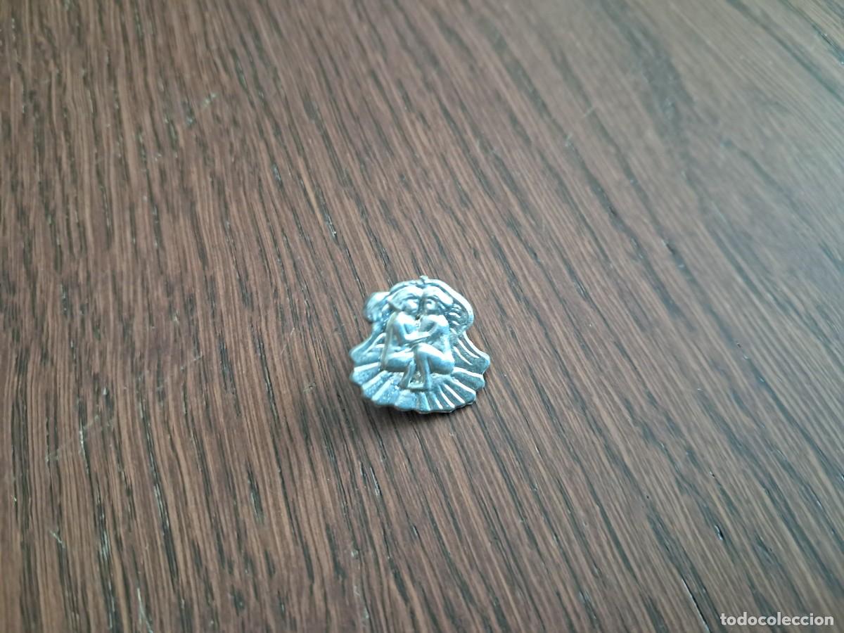 Sammlung von Pins: pin de metal, pareja.