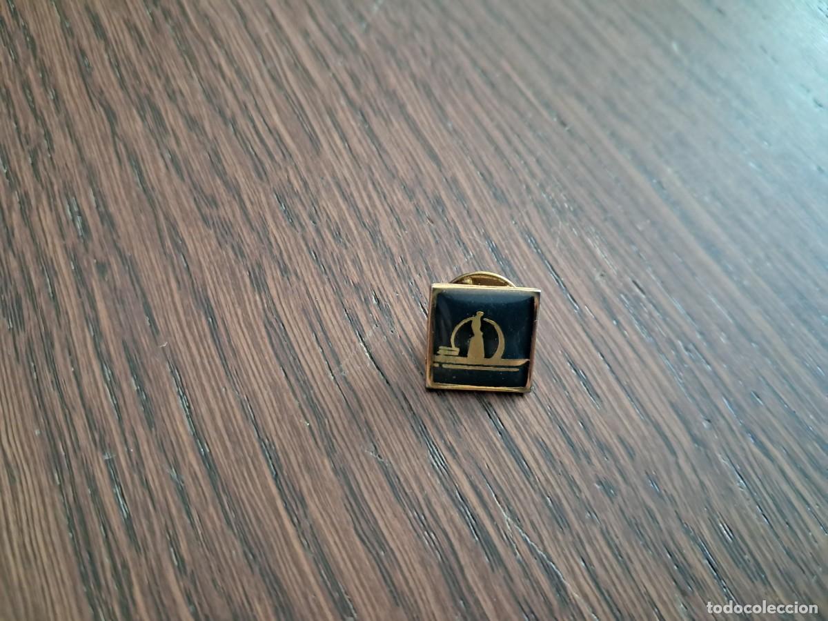 Sammlung von Pins: pin de metal. figura desconocida.