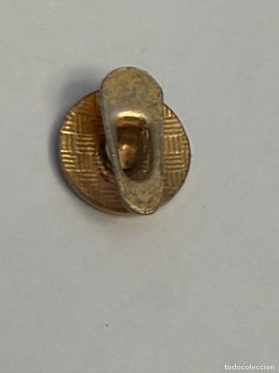 Pins de colecci&oacute;n: ANTIGUA INSIGNIA ESMALTADA KAS - Foto 2