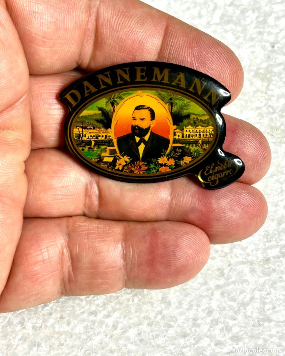 Pins de colecci&oacute;n: 3806.Rara y escasa insignia vintage de la marca de tabaco Dannemann (Puros y Puritos)