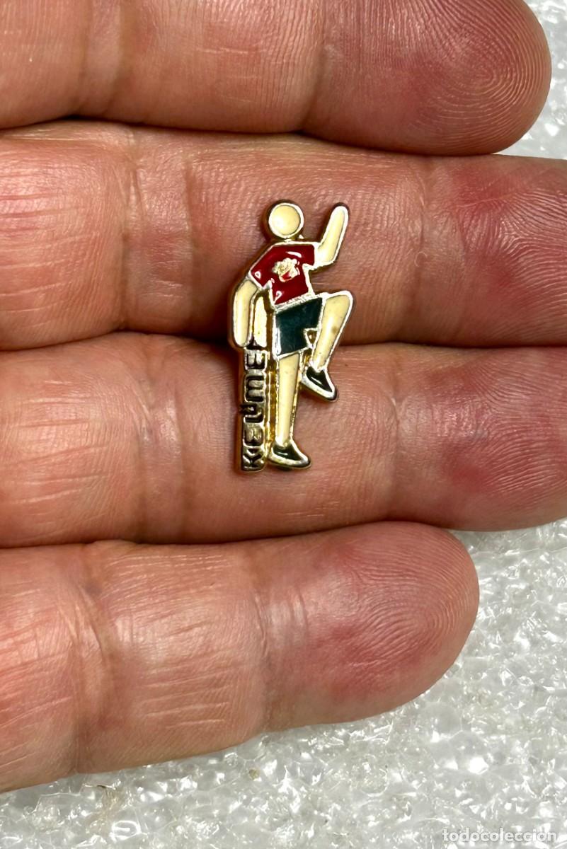 Pins de colecci&oacute;n: 3812.Pin vintage de la marca deportiva espa&ntilde;ola Kelme