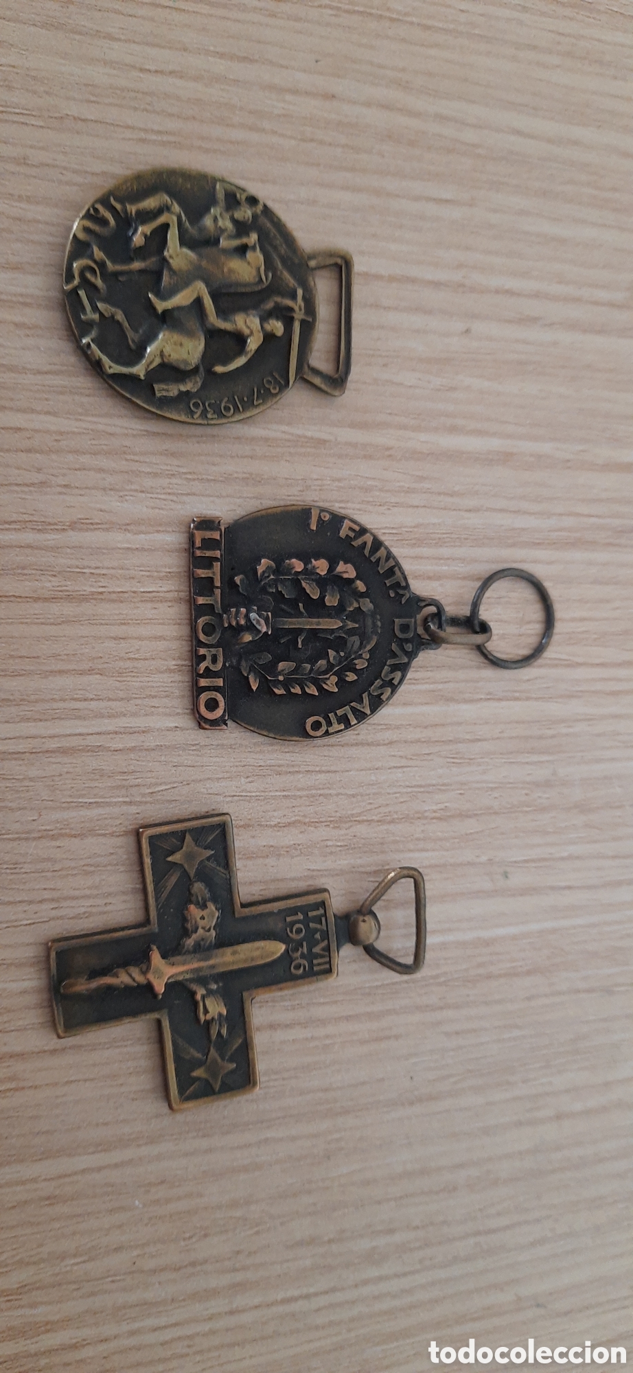Pins de colecci&oacute;n: Tres medallas de la littorio replicas