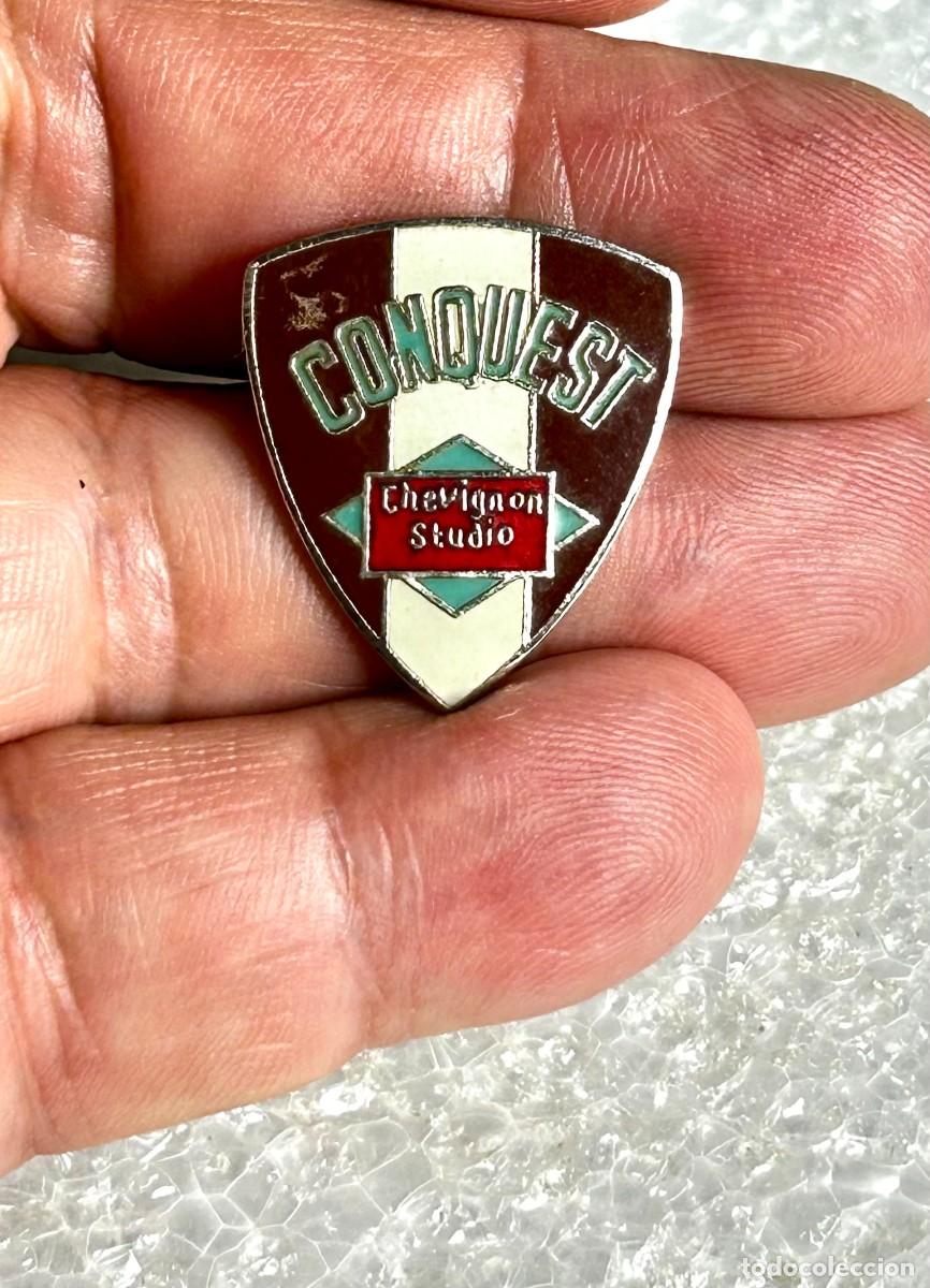 Pins de colecci&oacute;n: 3828.Pin vintage de la marca de moda francesa Chevignon de la l&iacute;nea Studio Conquest