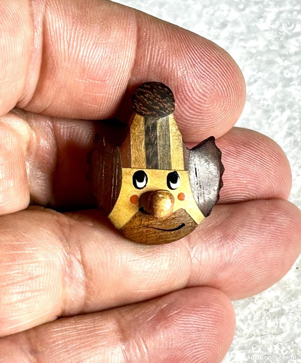 Pins de colecci&oacute;n: 3831.Pin broche de cabeza de una figura fabricada en madera tallada de origen escandinavo