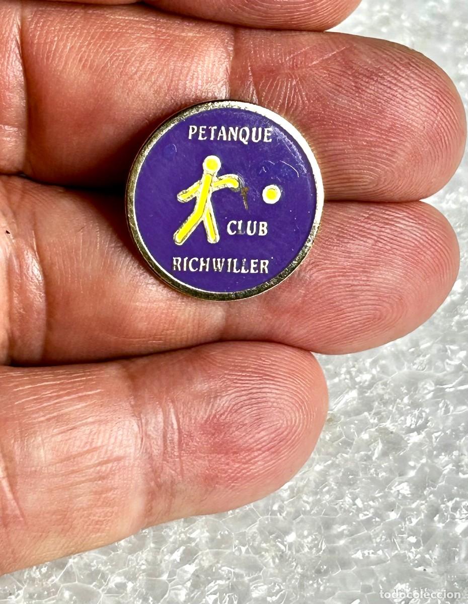 Pins de colecci&oacute;n: 3834.Pin del P&eacute;tanque Club Richwiller, un club deportivo ubicado en la comuna de Richwiller, Francia