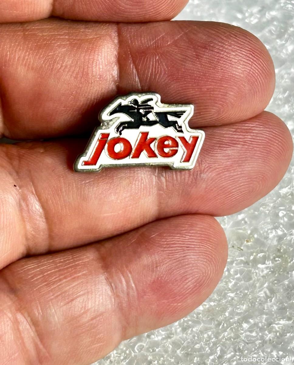 Pins de colecci&oacute;n: 3835.Pin de Jokey Group (conocido como jokey SE) fabrica de envases de pl&aacute;stico r&iacute;gido