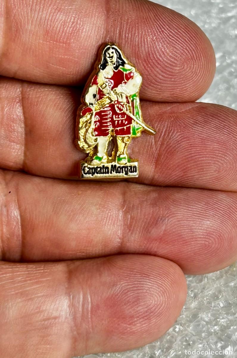 Pins de colecci&oacute;n: 3836.Pin publicitario vintage de la marca de ron Captain Morgan