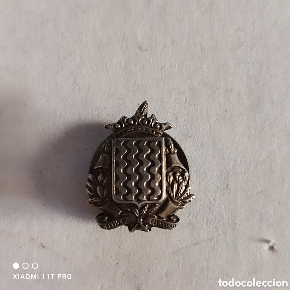 Pins de colecci&oacute;n: Insignia emblema de plata, pin antiguo, concejal ayuntamiento de Tarragona.