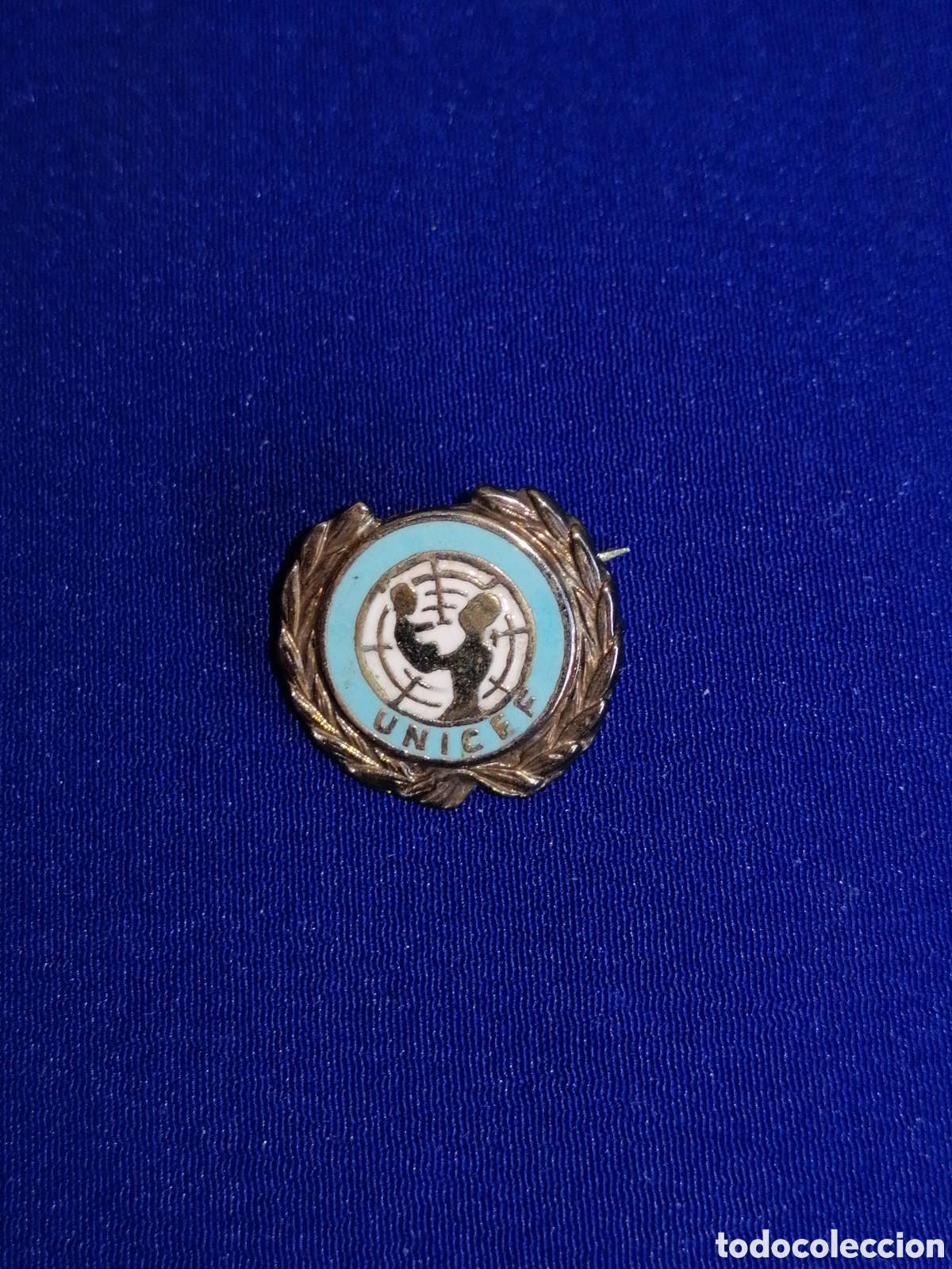 Pin's de collection: UNICEF FONDO BLANCO INSIGNIA DE ALFILER ANTIGUA