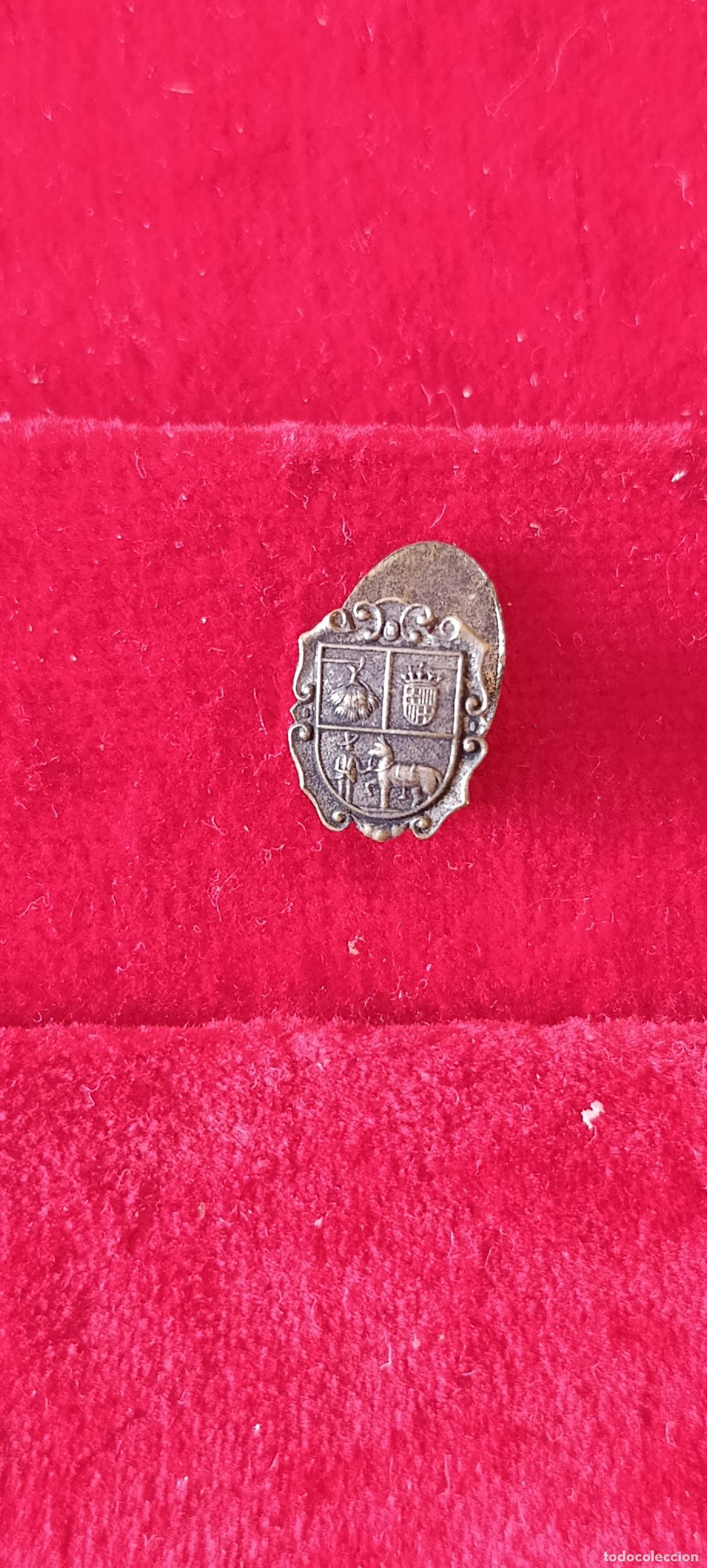Pins de colecci&oacute;n: PIN DE OJAL SOLAPA. ESCUDO HERALDICO.