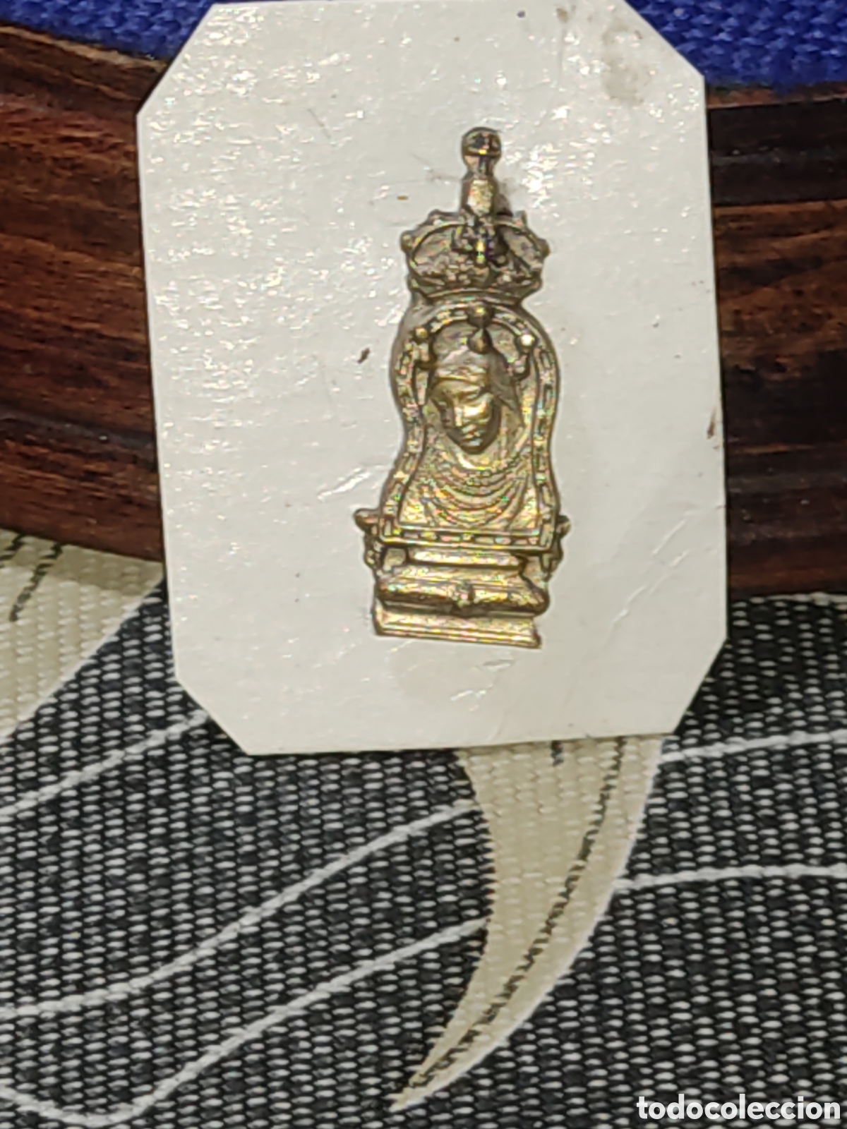 Pins de colecci&oacute;n: Pin o insignia de la virgen de regla.