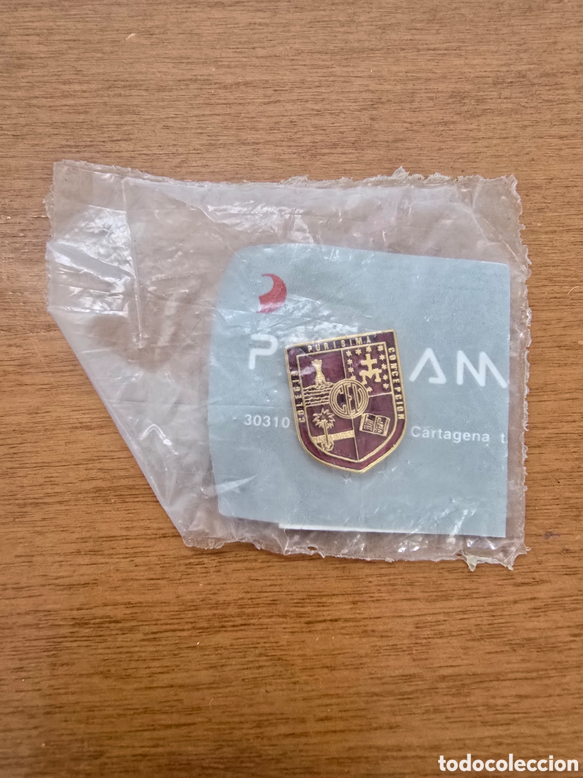Pins de colecci&oacute;n: Pin met&aacute;lico insignia Prolam Cartagena antiguo en su bolsa original precintada