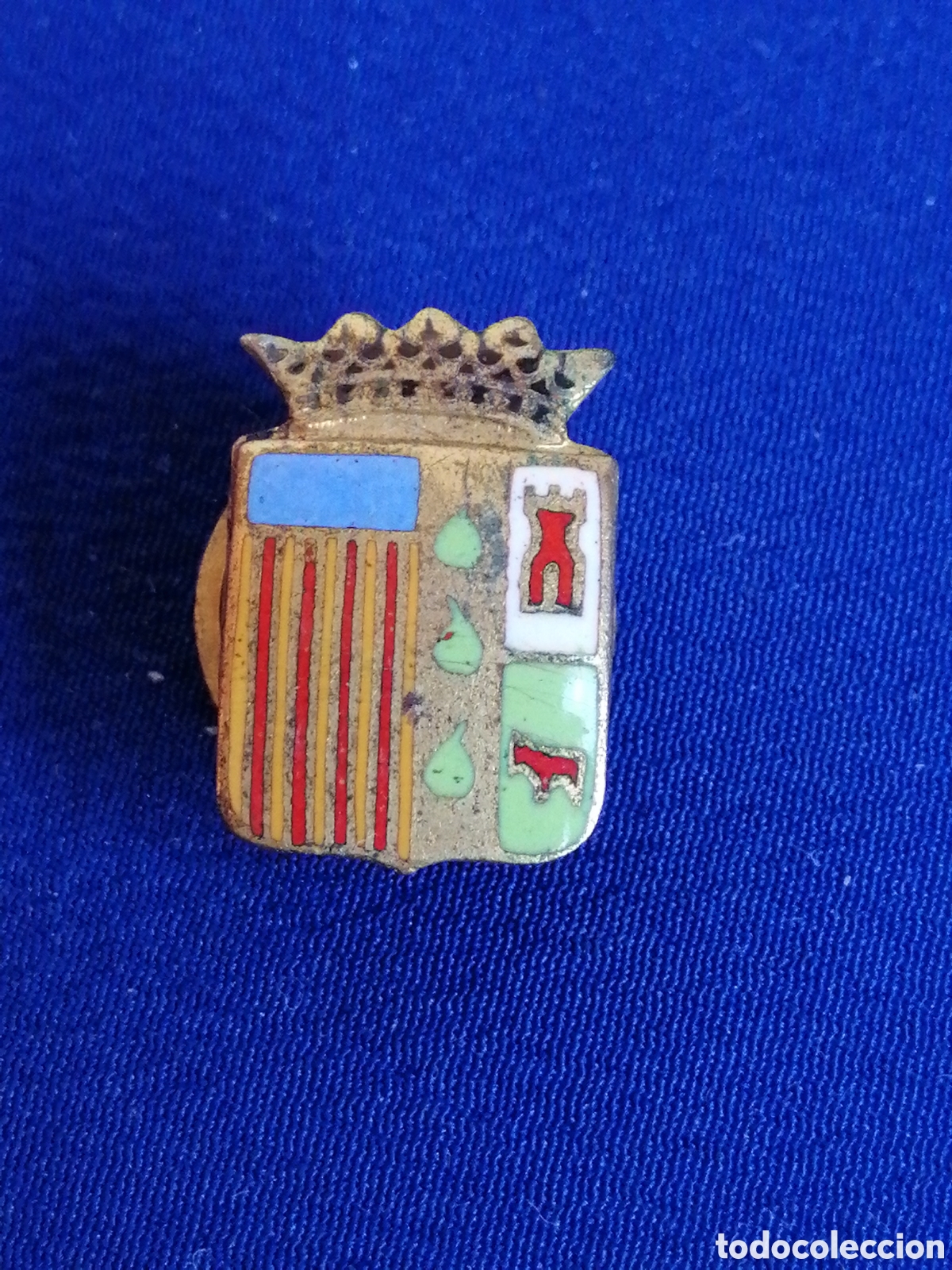 Pin's de collection: ESCUDO HER&Aacute;LDICO INSIGNIA DE ROSCA ANTIGUA