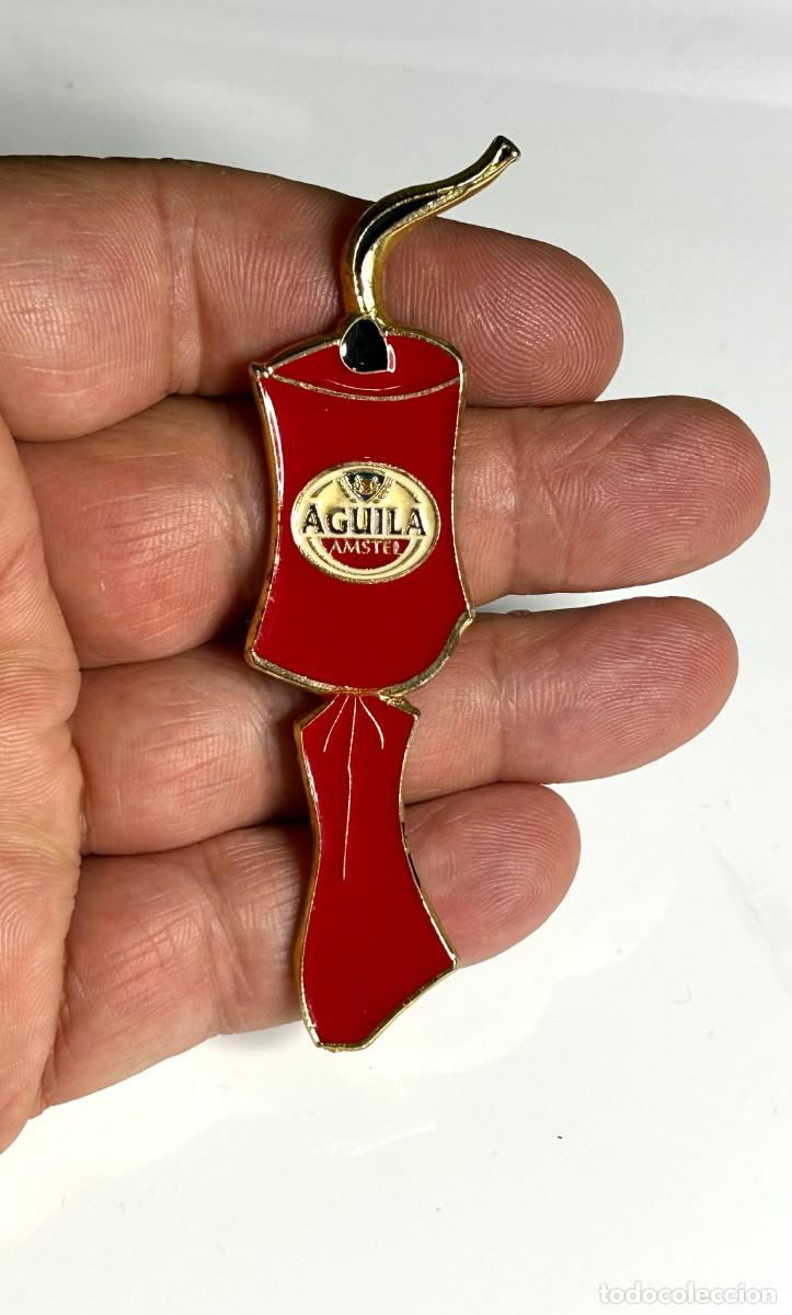 Pins de colecci&oacute;n: 3860.Pin vintage promocional de la cerveza &Aacute;guila con la forma de un masclet o petardo