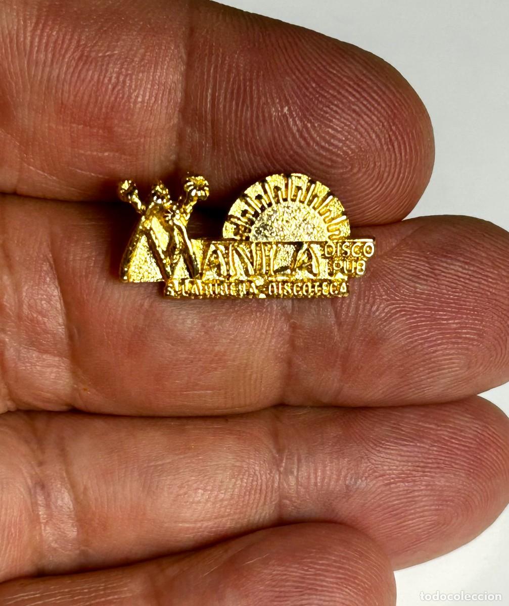 Pins de colecci&oacute;n: 3861.Pin publicitario vintage de la Discoteca Manila ubicada en La Garrofa (Almer&iacute;a, Espa&ntilde;a)