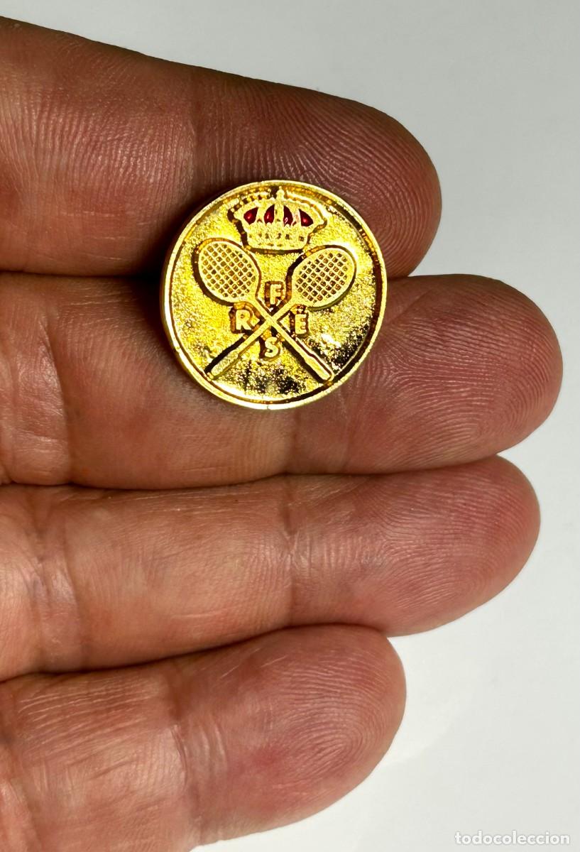 Pins de colecci&oacute;n: 3864.Pin o insignia vintage de la Real Federaci&oacute;n Espa&ntilde;ola de Squash (RFES)