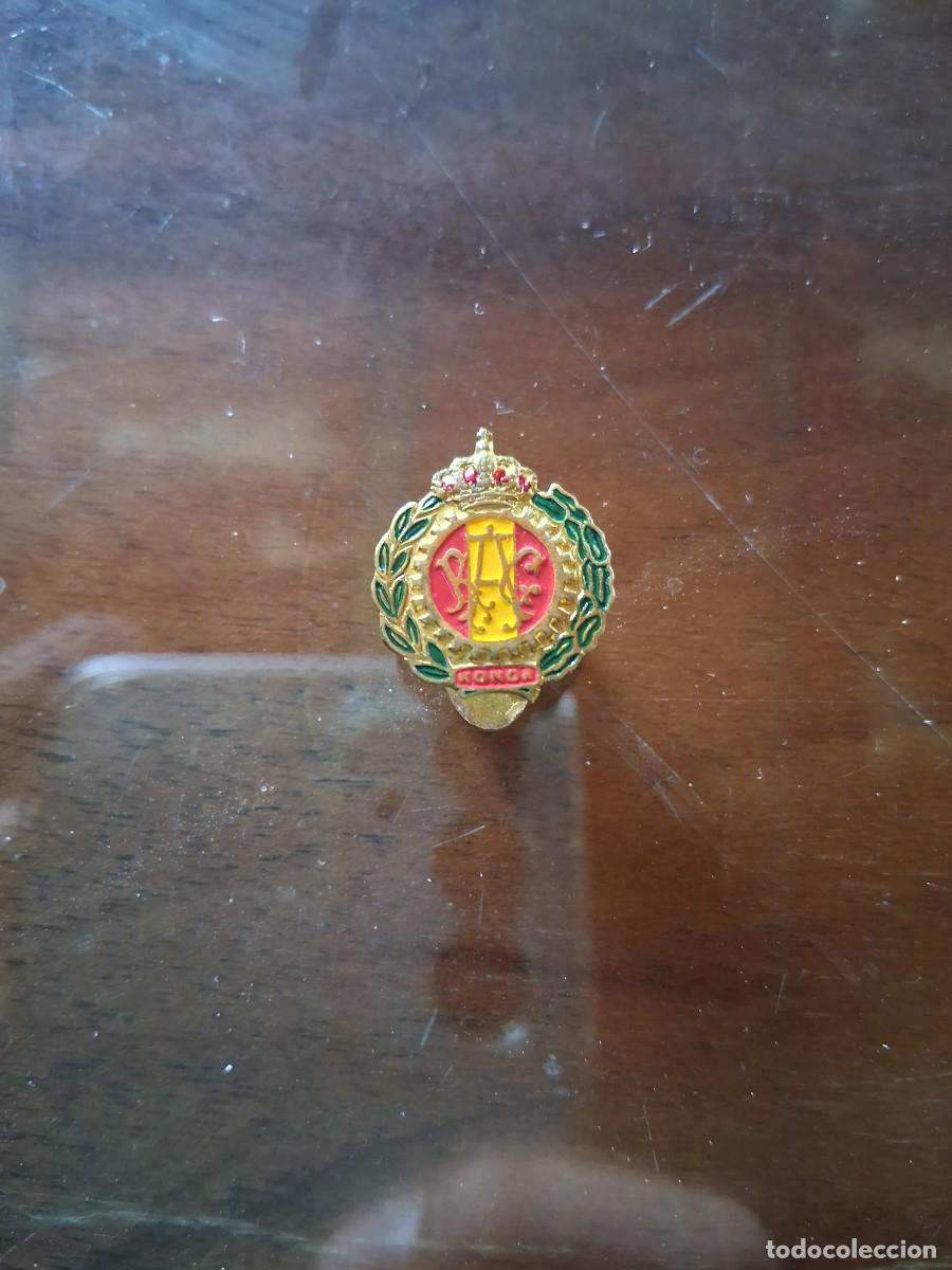 Collection pins: Pins o insignia del Real Autom&oacute;vil Club de Espa&ntilde;a RACE Honor coche