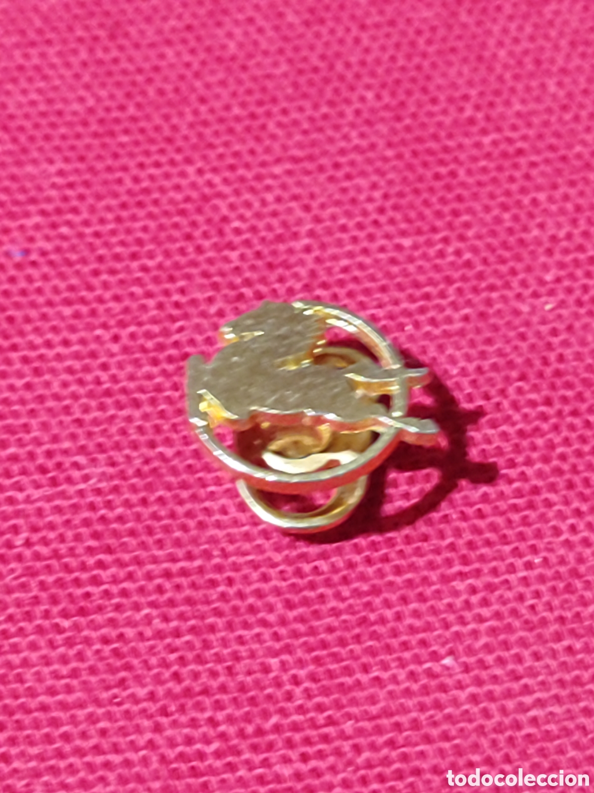 Pins de colecci&oacute;n: Antigua insignia de ojal publicidad PEGASO