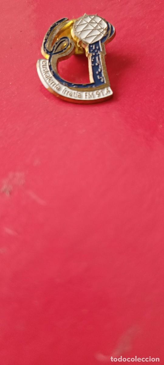 Pins de colecci&oacute;n: Pin Euskalerria irratia FM 91.4 - radio vasca