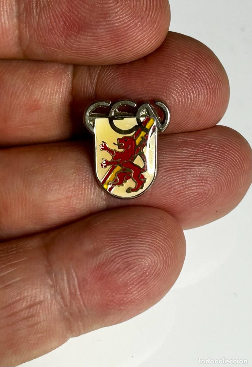 Pin's de collection: 3869.Pin antiguo de la Federaci&oacute;n Espa&ntilde;ola de Nataci&oacute;n (FEN)