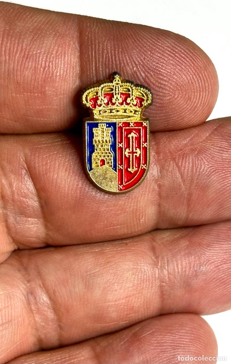 Pins de colecci&oacute;n: 3876.Pin del escudo her&aacute;ldico de Pozuelo de Alarc&oacute;n, municipio de la Comunidad de Madrid