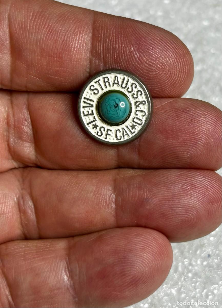 Pins de colecci&oacute;n: 3889.Pin vintage de Levi Strauss & Co. que destaca por su centro de piedra turquesa