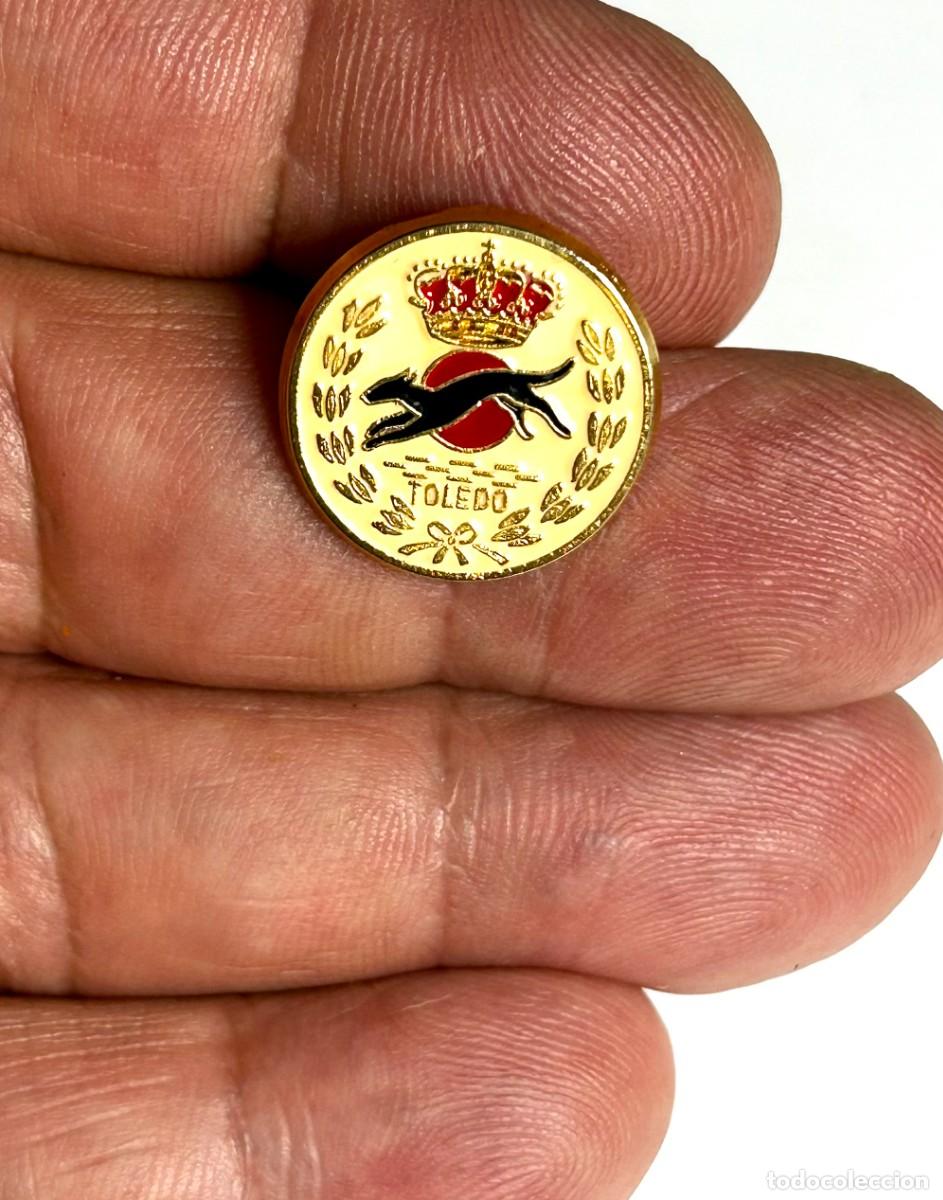 Pins de colecci&oacute;n: 3891.Pin de la federaci&oacute;n galguera de Toledo, vinculada al &aacute;mbito de caza y competiciones del Galgo