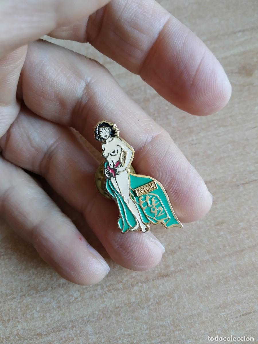 Pin's de collection: PIN TURISMO NICE ETE 92 SEXY MUJER