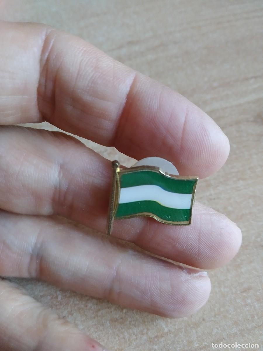 Pin's de collection: PIN TURISMO BANDERA ANDALUCIA COMUNIDAD AUTONOMA