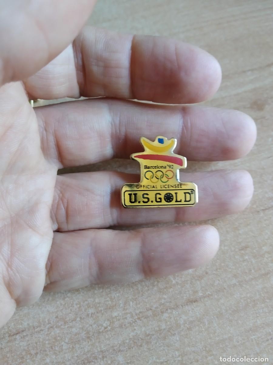 Pin's de collection: PIN BARCELONA 92 JUEGOS OLIMPICOS U.S GOLD OFFICIAL LICENSEE 1988