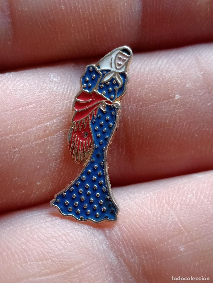 Pin's de collection: INSIGNIA GASEOSA LA REVOLTOSA TEMA BEBIDAS CARBONATADAS Y GASEOSAS PINS ALFILER