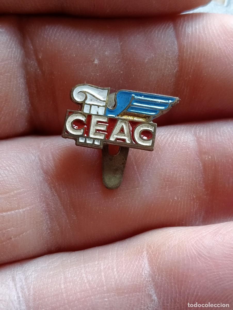 Pin's de collection: INSIGNIA CEAC CURSOS ESTUDIOS POR CORRESPONDENCIA PINS SOLAPA