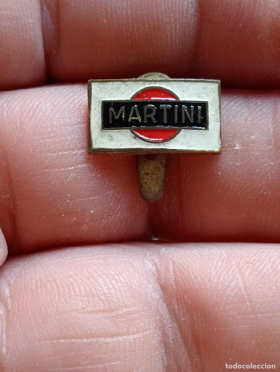Pin's de collection: INSIGNIA MARTINI TEMA BEBIDAS ESPIRITUOSAS Y ALCOHOL PINS SOLAPA
