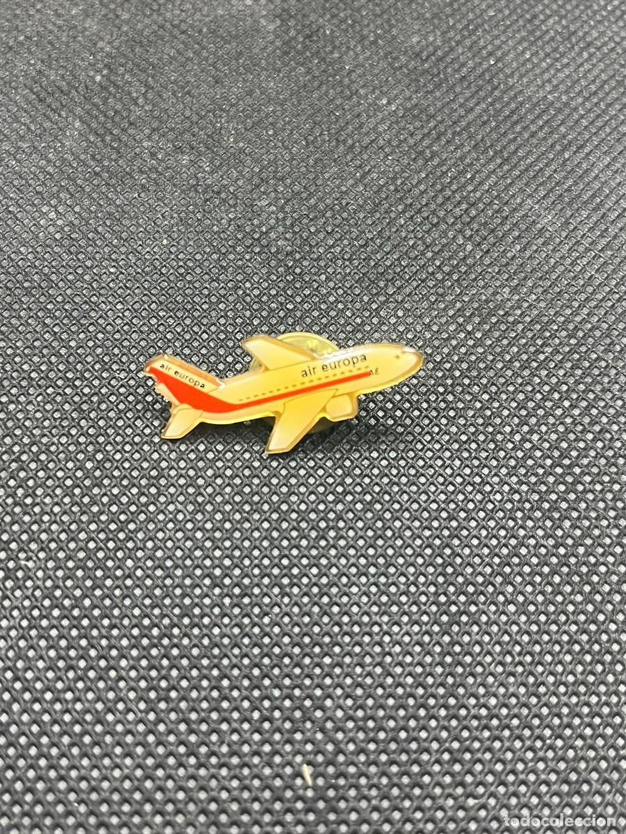 Pins de colecci&oacute;n: Antiguo Pin de Solapa Air Europa. Primera Librea (Roja). Aviaci&oacute;n Comercial. A&ntilde;os 80-90