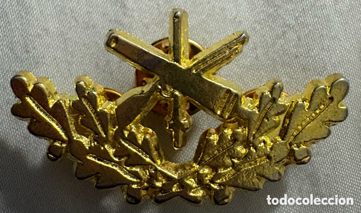 Pins de cole&ccedil;&atilde;o: INSIGNIA DE SOLAPA O BOINA DE LAS FUERZAS ARMADAS DE ALBANIA. PIN ARTILLER&Iacute;A Y FUERZA A&Eacute;REA